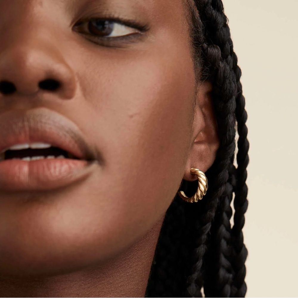 Mejuri Croissant Dome Hoop Earrings - Picture 2 of 9